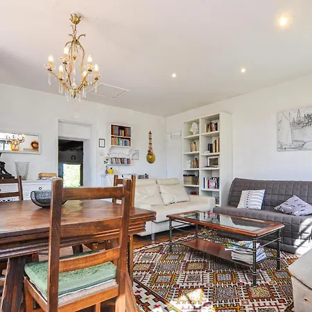Dom wakacyjny 1 Bedroom Lovely In